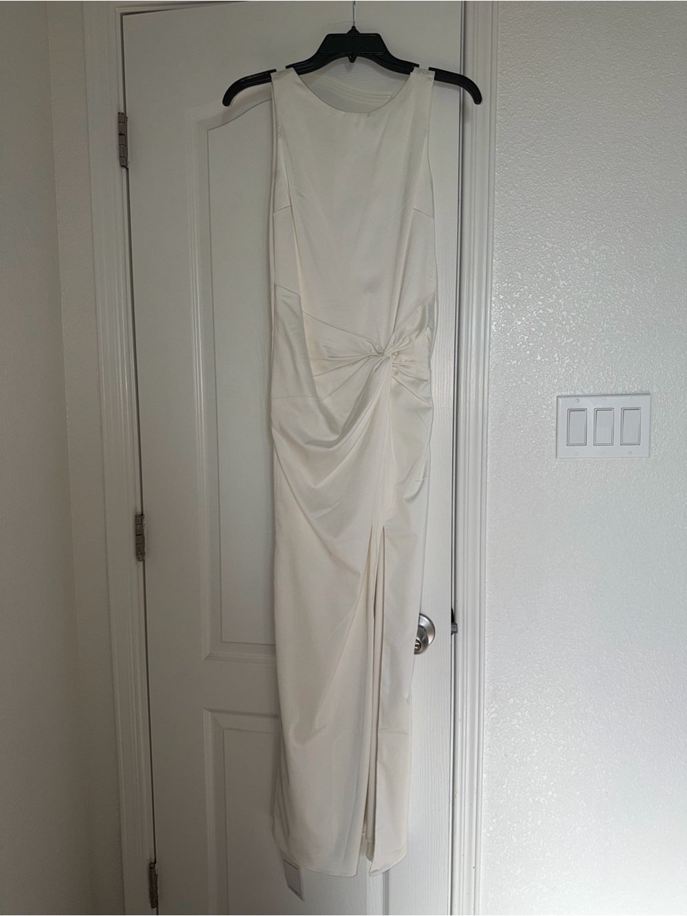 Abercrombie & Fitch White/Cream Satin Twist-Front Maxi Dress